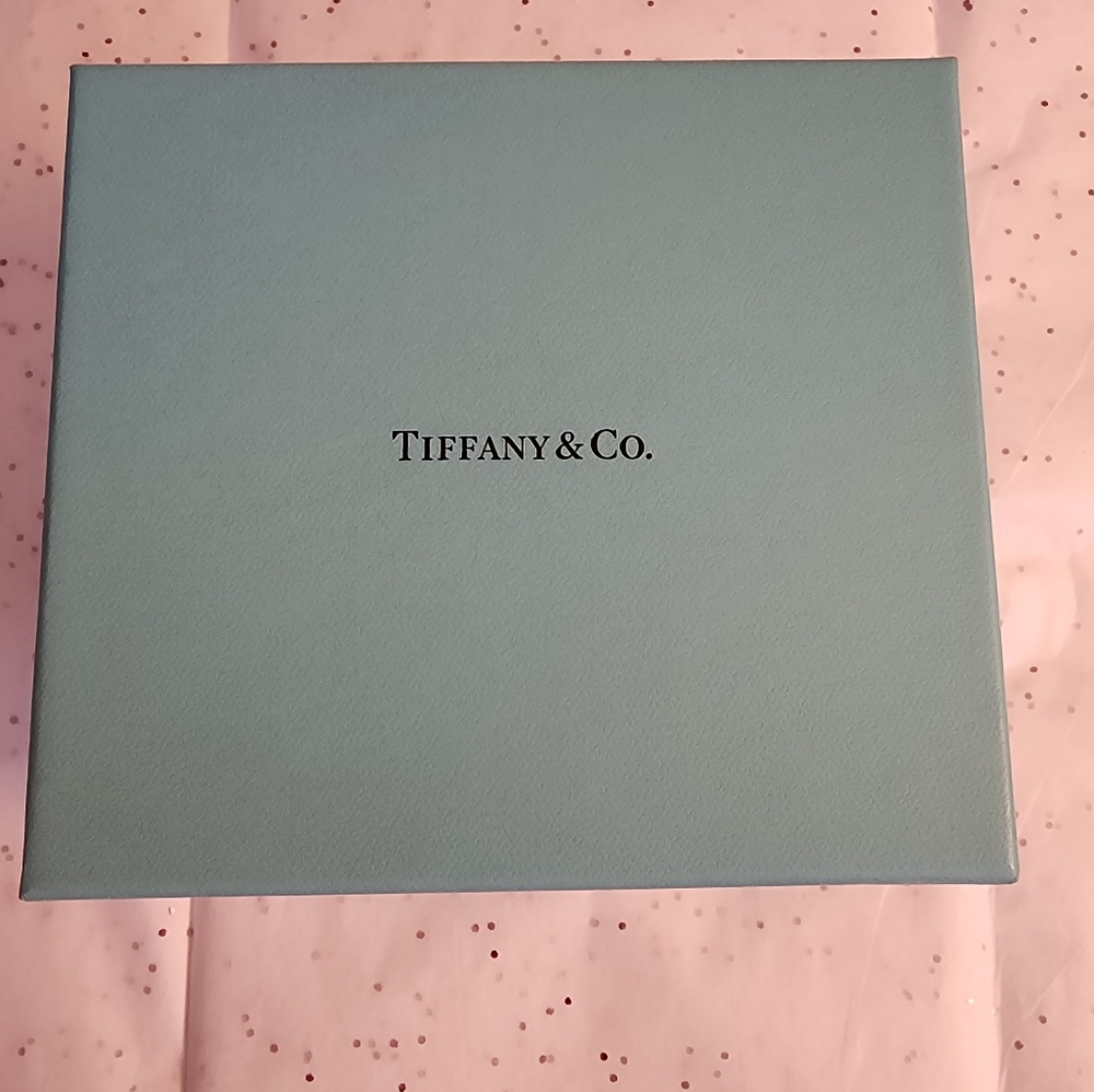 TIFFANY GIFT BOX